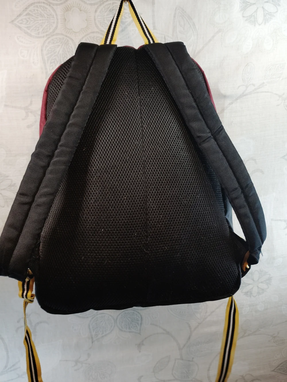 Harry Potter -Gryffindor Burgundy and Black Crest Backpack